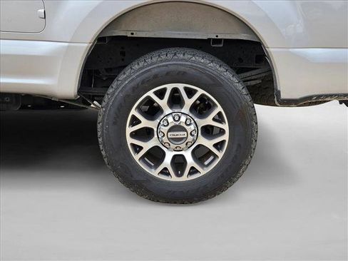 Used 2022 Ford F250 Lariat w/ Lariat Ultimate Package AWD/4WD image 18