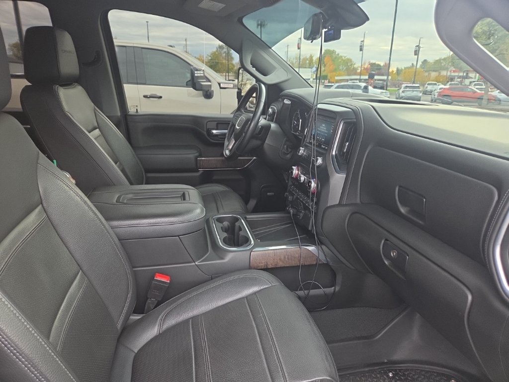 Used 2021 GMC Sierra 2500 Denali w/ Denali Black Diamond Edition AWD/4WD image 20