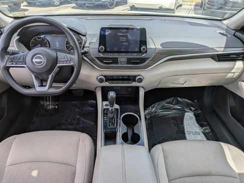 Used 2024 Nissan Altima 2.5 SV image 16