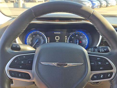 Certified 2023 Chrysler Pacifica Limited image 39