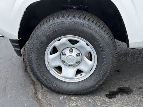 Certified 2023 Toyota Tacoma SR AWD/4WD image 9