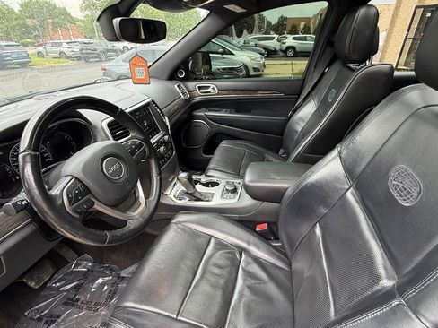 Used 2018 Jeep Grand Cherokee Overland AWD/4WD image 9