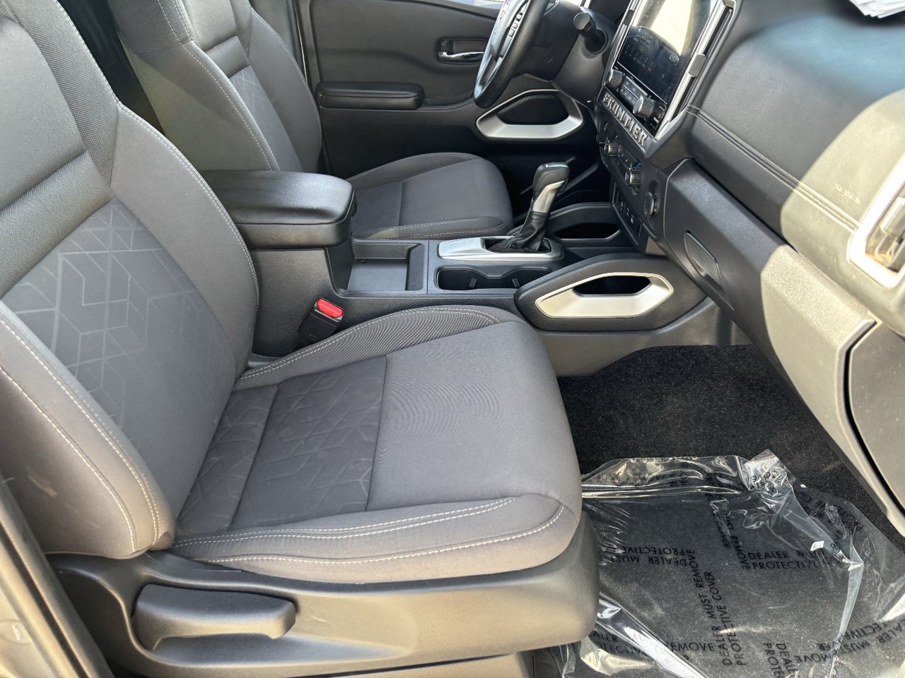 Used 2025 Nissan Frontier SV AWD/4WD image 9