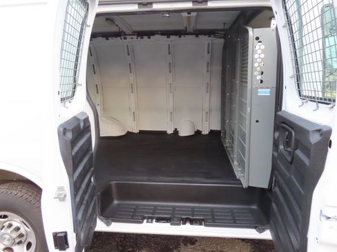 Used 2015 Chevrolet Express 2500 image 13