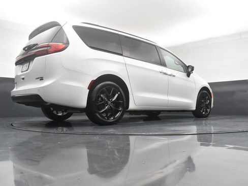 Used 2026 Chrysler Pacifica Limited w/ S Appearance Package AWD/4WD image 24
