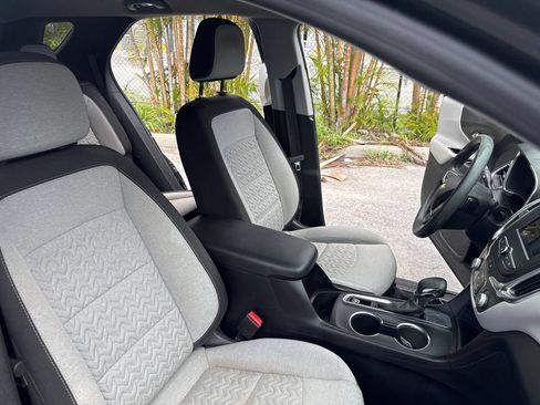 Used 2022 Chevrolet Equinox LS w/ LS Convenience Package FWD image 18