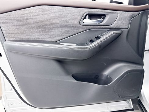 Used 2022 Nissan Rogue SV image 28