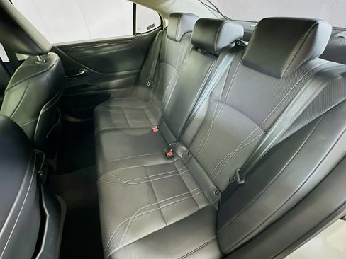 Used 2019 Lexus ES 300h w/ Accessory Package 2 FWD image 29