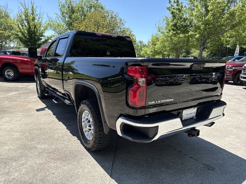 Used 2022 Chevrolet Silverado 2500 LT w/ Convenience Package AWD/4WD image 5