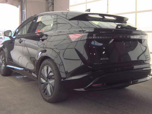 Used 2023 Nissan Ariya AWD image 3