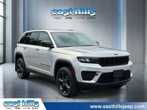 Used 2023 Jeep Grand Cherokee Altitude AWD/4WD image 1
