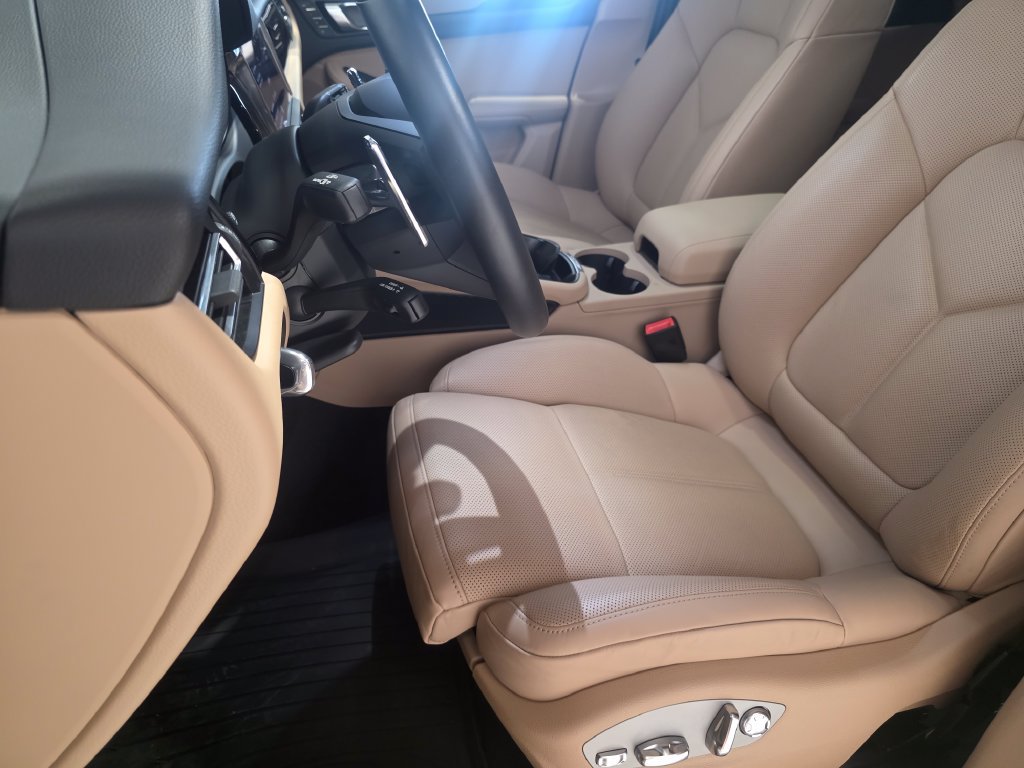 Certified 2026 Porsche Macan S AWD/4WD image 5