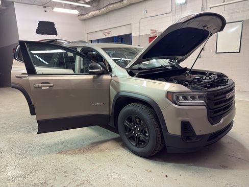 Used 2022 GMC Acadia AT4 w/ Technology Package AWD/4WD image 7