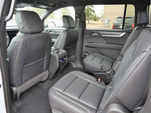 New 2026 GMC Acadia Elevation w/ Elevation Premium Package AWD/4WD image 36