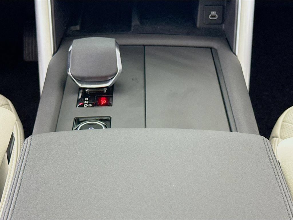 Used 2024 Land Rover Discovery S AWD/4WD image 12
