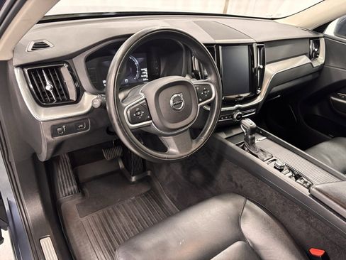 Used 2019 Volvo XC60 T5 Momentum w/ Premium Package image 10