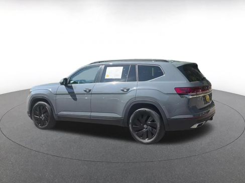 Used 2026 Volkswagen Atlas SE FWD image 8