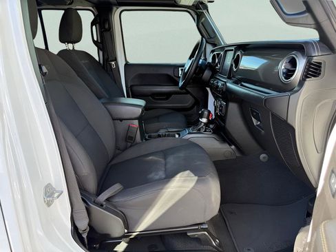 Used 2023 Jeep Gladiator Overland image 31