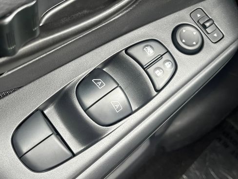 New 2025 Nissan Kicks Play S image 18