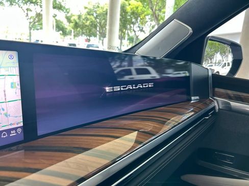 Used 2025 Cadillac Escalade Sport Platinum AWD/4WD image 12