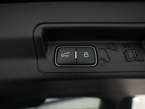 Used 2022 Ford Explorer XLT w/ Equipment Group 202A image 15