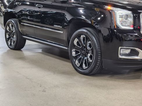 Used 2019 GMC Yukon Denali w/ Denali Ultimate Package image 16