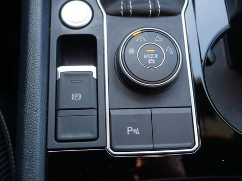 Certified 2023 Volkswagen Atlas Cross Sport SE image 28