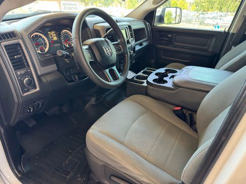 Used 2018 RAM 2500 Tradesman w/ Chrome Appearance Group image 17