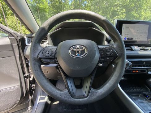 Used 2025 Toyota RAV4 XLE AWD/4WD image 33