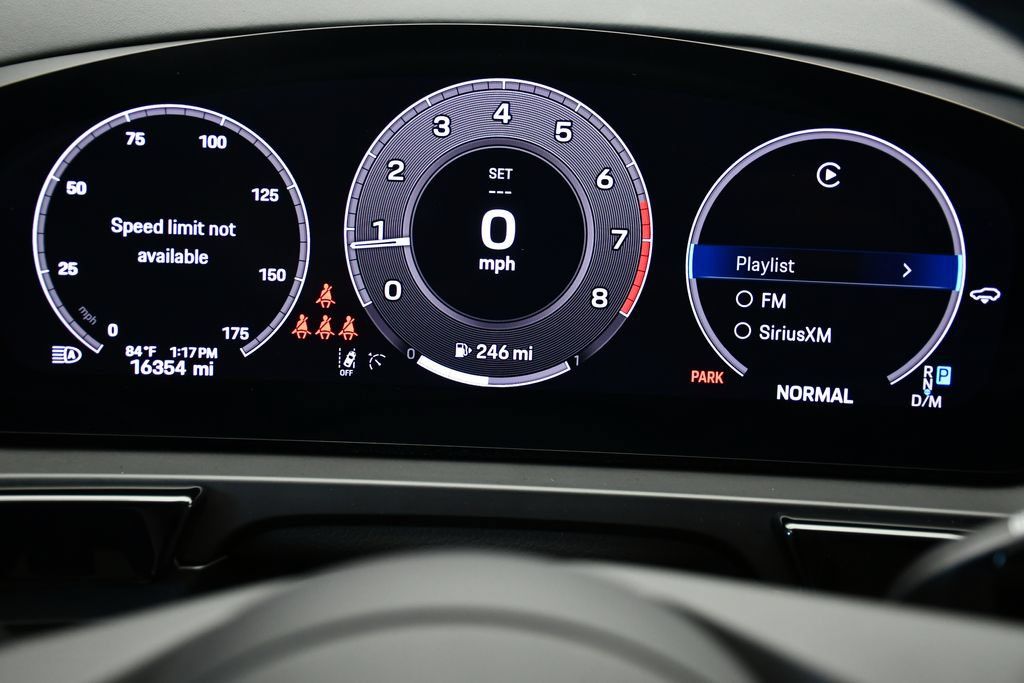 Certified 2025 Porsche Cayenne AWD/4WD image 28