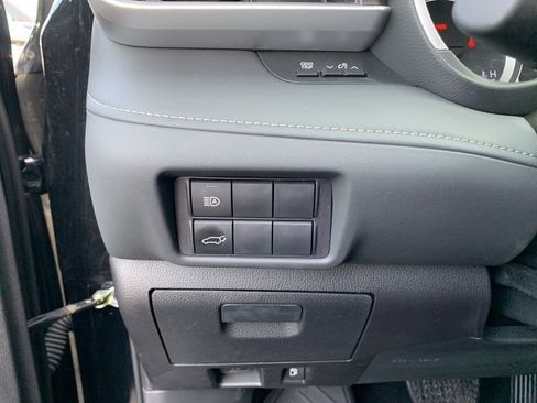 Used 2024 Toyota Highlander XLE image 28