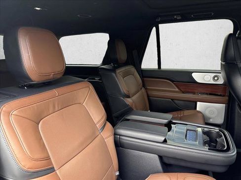 Used 2024 Lincoln Navigator Reserve AWD/4WD image 23