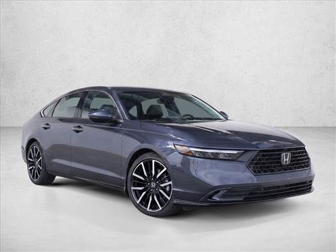 Used 2023 Honda Accord Touring image 3