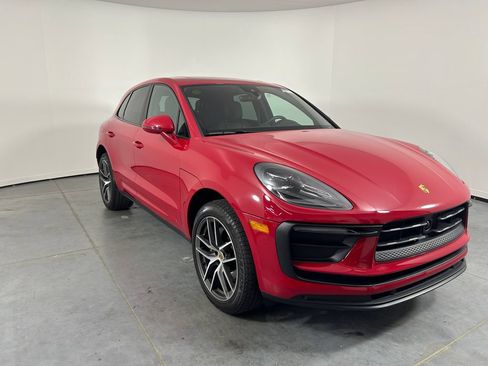Used 2025 Porsche Macan AWD/4WD image 9