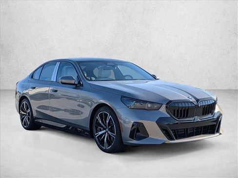 New 2026 BMW 550e xDrive w/ Premium Package image 7