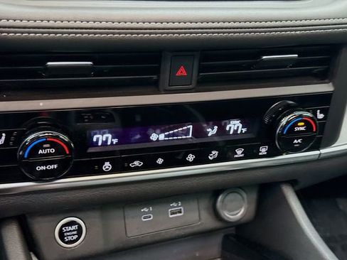 Used 2023 Nissan Rogue SV w/ SV Premium B Package image 17