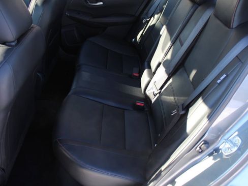 Used 2025 Nissan Sentra SR w/ SR Premium Package image 18