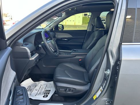 Certified 2026 Toyota Grand Highlander Platinum image 14