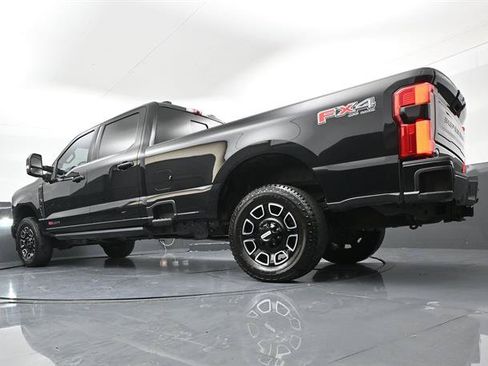 Used 2025 Ford F350 Platinum w/ FX4 Off-Road Package AWD/4WD image 33