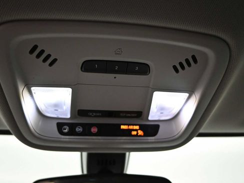 Used 2020 Chevrolet Traverse LT w/ LPO, Blackout Package AWD/4WD image 18
