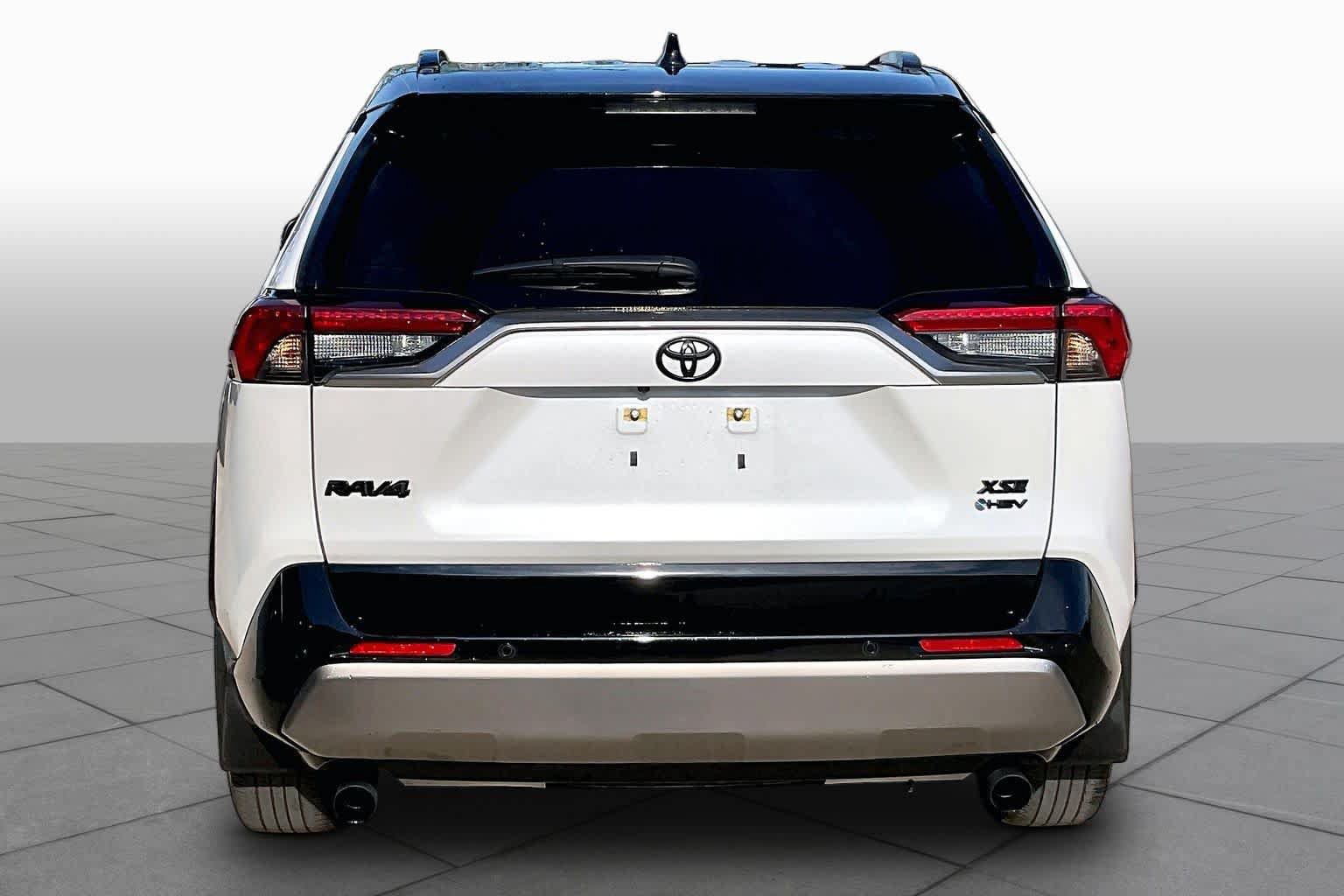 Used 2025 Toyota RAV4 XSE w/ Advanced Technology Package AWD/4WD image 4