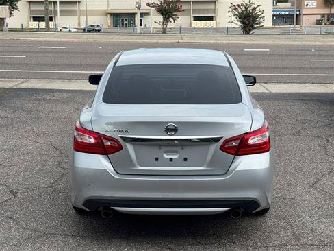 Used 2017 Nissan Altima 2.5 S w/ Power Driver Seat Package FWD image 3