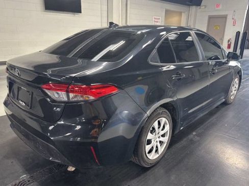 Used 2021 Toyota Corolla LE FWD image 3