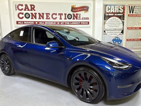 Used 2024 Tesla Model Y Performance AWD/4WD image 3