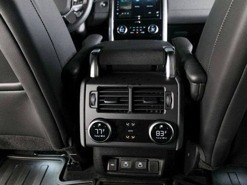 Used 2025 Land Rover Discovery S image 22