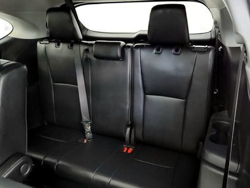 Used 2024 Toyota Highlander Platinum AWD/4WD image 32