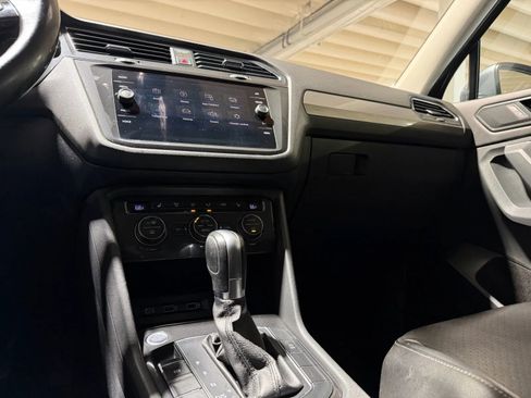 Used 2018 Volkswagen Tiguan SE AWD/4WD image 15