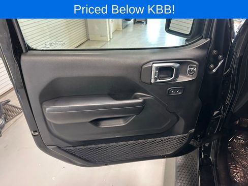 Used 2018 Jeep Wrangler Sport AWD/4WD image 9