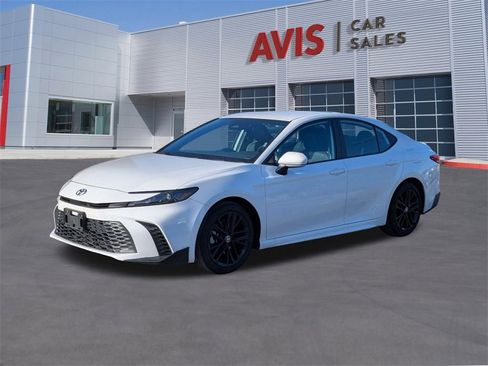 Used 2025 Toyota Camry SE image 1