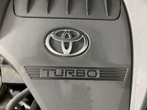 Used 2024 Toyota Highlander LE AWD/4WD image 42